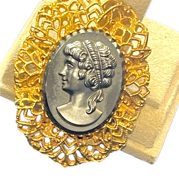 Large Vintage black glass hematite cameo gold finish brooch ornate filagree - Picture 2 of 7